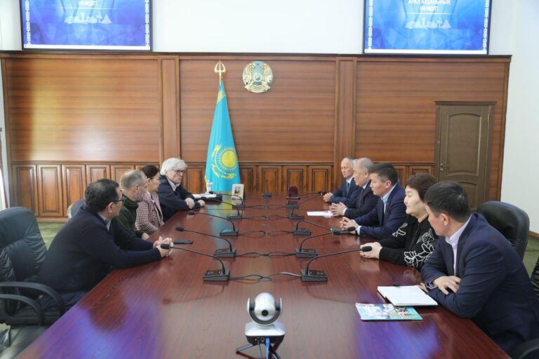 АУДАН ӘКІМІ ДАНИЯЛЫҚ ҒАЛЫМДАРДЫ ҚАБЫЛДАДЫ