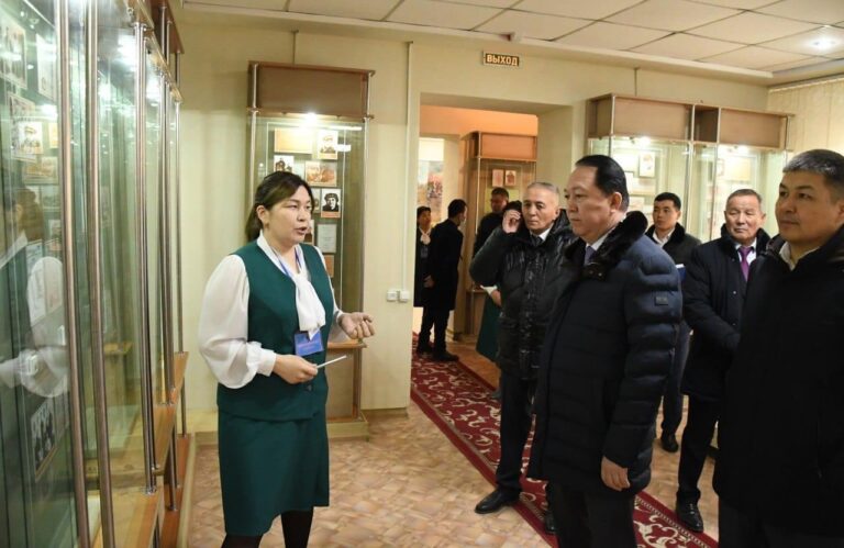 АУДАН ӘКІМІ ҚАЗАЛЫ ҚАЛАСЫНДАҒЫ ӘЛЕУМЕТТІК НЫСАНДАРДЫ АРАЛАДЫ