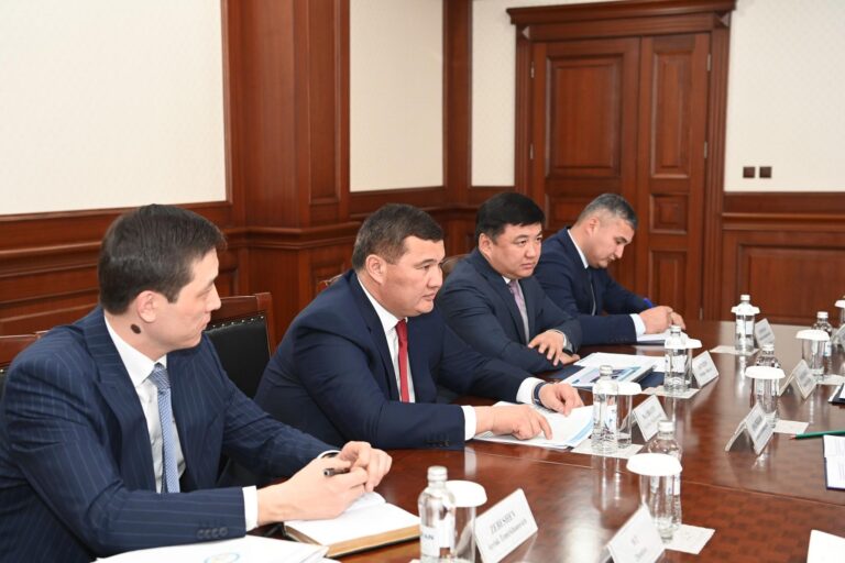 ЕҢБЕКШІ АУЫЛЫНА ДЕЙІНГІ 4,5 ШАҚЫРЫМ ЖОЛ ЖӨНДЕЛЕДІ