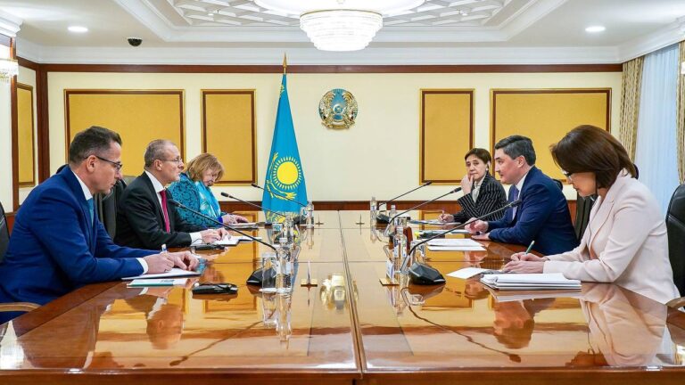 ДЕНСАУЛЫҚ САҚТАУ САЛАСЫНДАҒЫ БІРЛЕСКЕН ЖҰМЫСТАР ТАЛҚЫЛАНДЫ