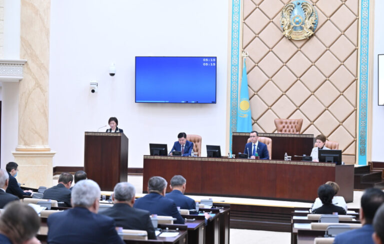 СЕНАТОРЛАР ДЕНСАУЛЫҚ САҚТАУ МӘСЕЛЕЛЕРІ ЖӨНІНДЕГІ ЗАҢҒА ӨЗГЕРІС ЕНГІЗІП МӘЖІЛІСКЕ ҚАЙТАРДЫ