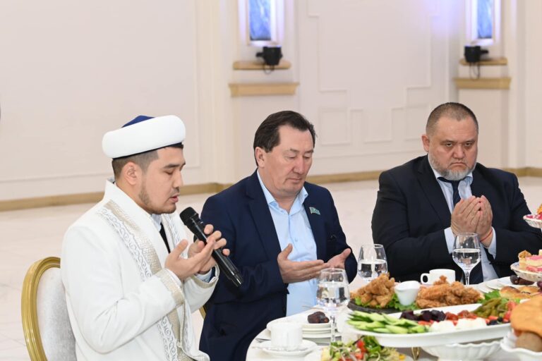 ҚЫЗЫЛОРДАДА МЕМЛЕКЕТ БАСШЫСЫНЫҢ АТЫНАН АУЫЗАШАР БЕРІЛДІ