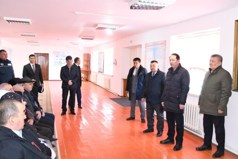 АУДАН ӘКІМІ СЫРДЫҢ АРҒЫ БЕТІНДЕГІ АУЫЛДАРДЫ АРАЛАДЫ
