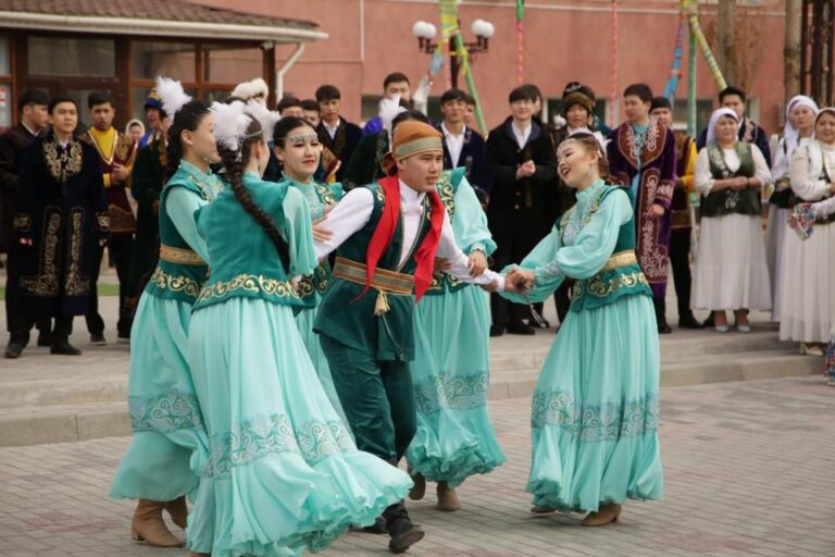 ЖАҢАРУ КҮНІНДЕ ДӘСТҮРІМІЗ ДӘРІПТЕЛІП, САЛТЫМЫЗ ЖАҢҒЫРДЫ