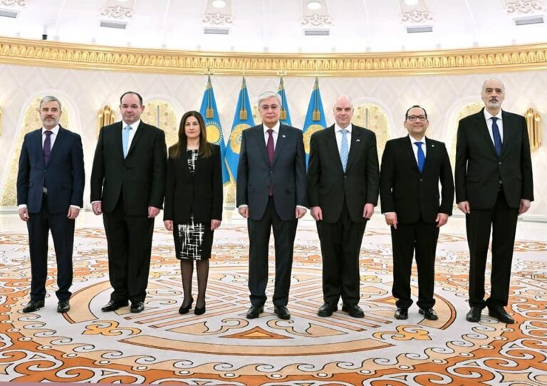 СЕНІМ ГРАМОТАЛАРЫН ТАПСЫРДЫ