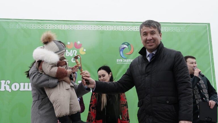 ҰЛЫСТЫҢ ҰЛЫ КҮНІ ЖАСТАР АУЫЛЫНДА
