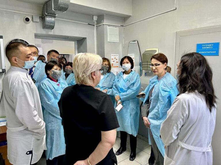 ДЕНСАУЛЫҚ САҚТАУ МИНИСТРЛІГІНІҢ БАСШЫСЫ ЕЛОРДА СТАЦИОНАРЛАРЫНЫҢ ДӘРІГЕРЛЕРІМЕН БІРҚАТАР ПРОБЛЕМАЛЫҚ МӘСЕЛЕЛЕРДІ ТАЛҚЫЛАДЫ