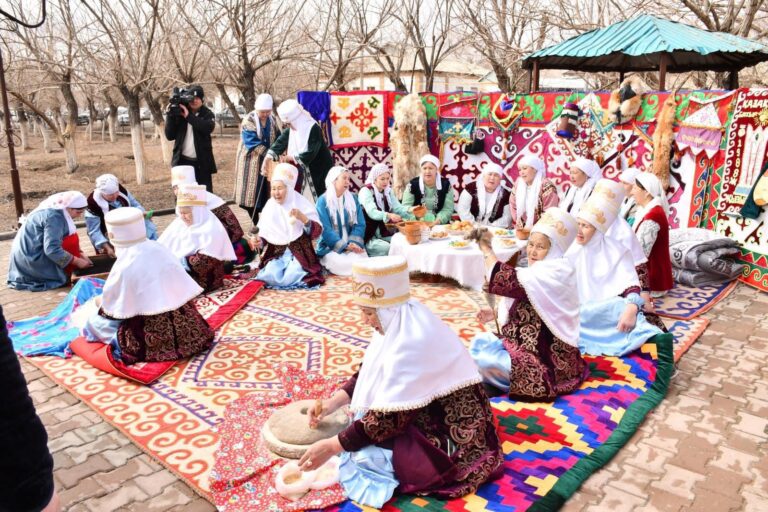 ҚАЗАҚТЫҢ ҚАЗЫНАЛЫ ҚҰНДЫЛЫҚТАРЫ ДӘРІПТЕЛДІ