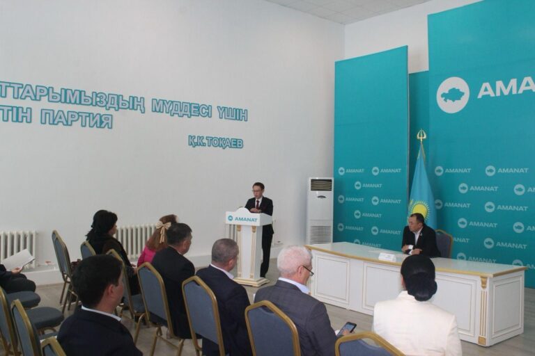 ФРАКЦИЯ ОТЫРЫСЫНДА КӘСІПКЕРЛІК МӘСЕЛЕСІ ҚАРАЛДЫ