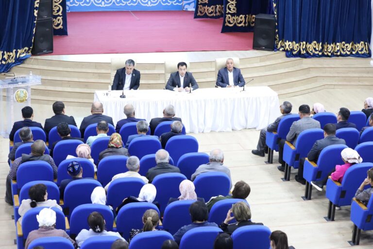 АУДАН ӘКІМІ ЖАЛАҒАШ КЕНТІНІҢ КӨШЕ КОМИТЕТТЕРІМЕН КЕЗДЕСТІ