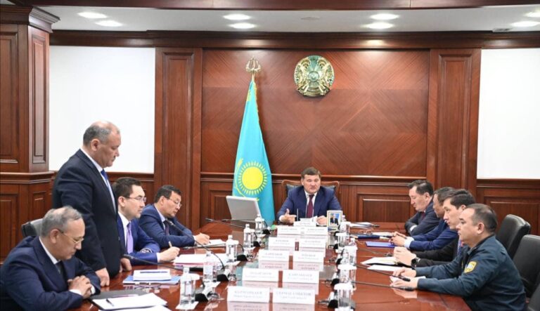 ТАСҚЫННАН ЗАРДАП ШЕККЕН ӨҢІРЛЕРГЕ КӨМЕК КӨРСЕТУ БАРЫСЫ ТАЛҚЫЛАНДЫ
