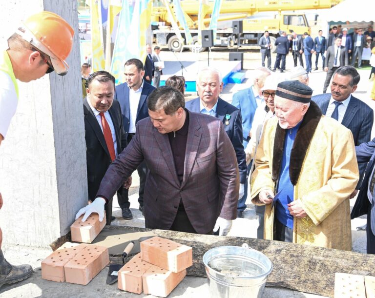 СЫРДАРИЯ АУДАНЫНДА ТӘУЛІК БОЙЫ ЖҰМЫС ІСТЕЙТІН КІТАПХАНАСЫ БАР «РУХАНИЯТ» ОРТАЛЫҒЫНЫҢ ІРГЕТАСЫ ҚАЛАНДЫ