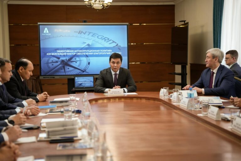 АНТИКОР БАСШЫСЫМЕН КЕЗДЕСТІ