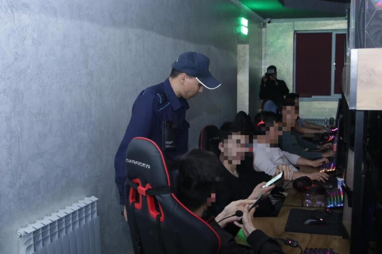 БЕЙМЕЗГІЛ УАҚЫТТА ЖҮРЕТІН ЖАСӨСПІРІМДЕРГЕ БАҚЫЛАУ КҮШЕЙТІЛГЕН
