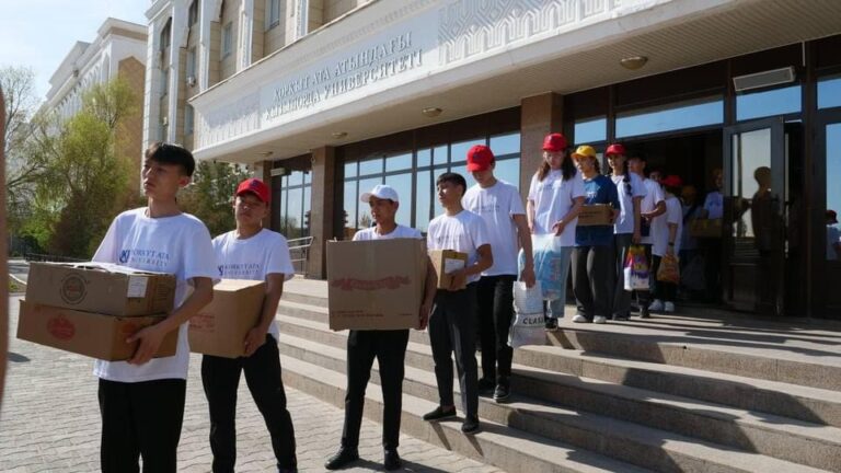 ҚОРҚЫТ АТА УНИВЕРСИТЕТІ СУ ТАСҚЫНЫНАН ЗАРДАП ШЕККЕНДЕРГЕ ҚОЛДАУ КӨРСЕТТІ