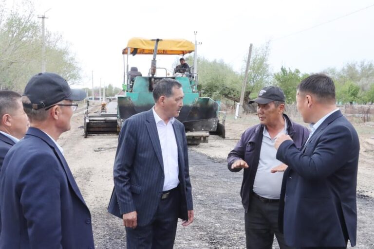 ҚАЛЖАН АХУН АУЫЛЫНДАҒЫ ҚАЙҚЫ БАТЫР КӨШЕСІ КҮРДЕЛІ ЖӨНДЕУДЕН ӨТКІЗІЛУДЕ
