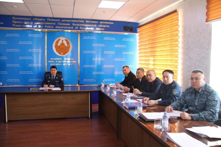 ЖАС МАМАНДАРМЕН ЖҮЗДЕСТІ
