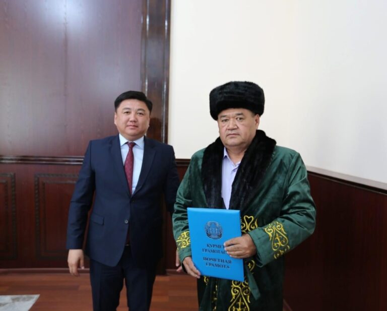 АУДАН ӘКІМІ ҚАЛМЫРЗА ҚАСЫМОВТЫ МЕРЕЙТОЙЫМЕН ҚҰТТЫҚТАДЫ