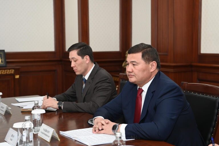 ОБЛЫС ӘКІМІ МҰНАЙ КОМПАНИЯЛАРЫНЫҢ ӨКІЛДЕРІМЕН КЕЗДЕСТІ