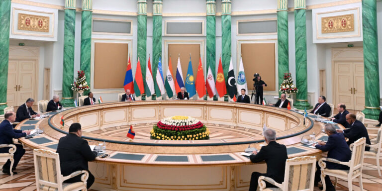 ПРЕЗИДЕНТ ШЫҰ-ҒА МҮШЕ ЕЛДЕРДІҢ ҚАУІПСІЗДІК КЕҢЕСІ ХАТШЫЛАРЫМЕН КЕЗДЕСТІ