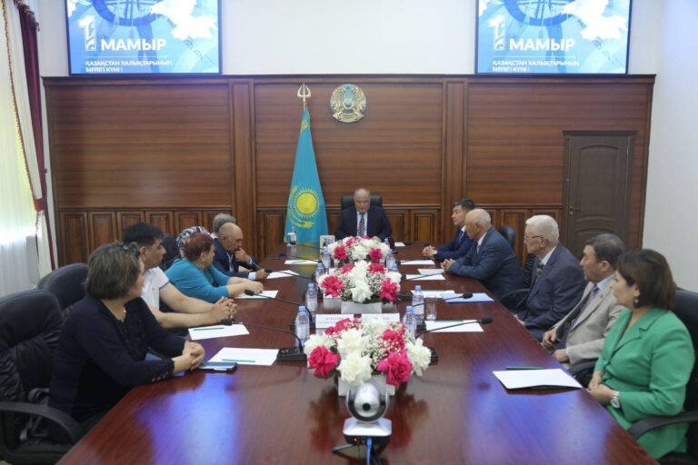 ҚАЗАҚСТАН ХАЛҚЫНЫҢ БІРЛІГІ КҮНІ МЕРЕКЕСІНЕ ОРАЙ ЭТНОС ӨКІЛДЕРІМЕН ЖӘНЕ ЕРІКТІЛЕРМЕН КЕЗДЕСУ ӨТТІ