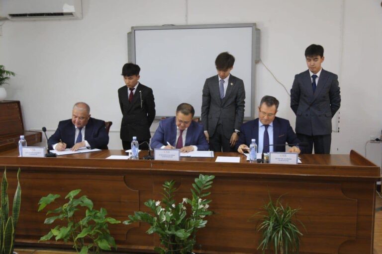 ҚЫЗЫЛОРДА АШЫҚ УНИВЕРСИТЕТІНІҢ АРАЛ ҚАЛАСЫНДАҒЫ ҚАШЫҚТЫҚТАН БІЛІМ БЕРУ ОРТАЛЫҒЫН АШУ ТУРАЛЫ МЕМОРАНДУМҒА ҚОЛ ҚОЙЫЛДЫ