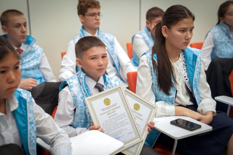 ОҚУШЫЛАР МАРАПАТТАЛДЫ
