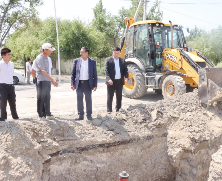 АУДАН ӘКІМІ АМАНКЕЛДІ АУЫЛЫНДА АТҚАРЫЛЫП ЖАТҚАН ЖҰМЫСТАРМЕН ТАНЫСТЫ