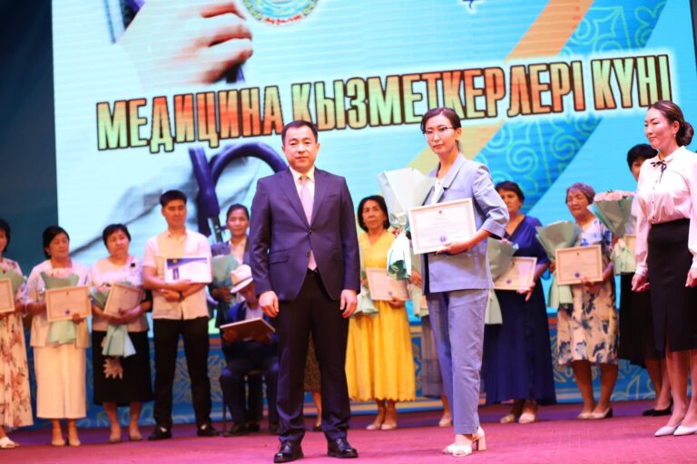 МЕДИЦИНА ҚЫЗМЕТКЕРЛЕРІ КҮНІ АТАЛЫП ӨТТІ