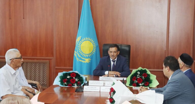 МЕДИЦИНА САЛАСЫНЫҢ АРДАГЕРЛЕРІНЕ ҚҰРМЕТ КӨРСЕТІЛДІ