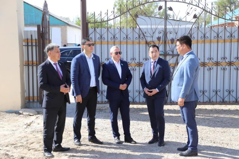 СЕНАТ ДЕПУТАТТАРЫ ЖАЛАҒАШ АУДАНЫНА ЖҰМЫС САПАРЫМЕН КЕЛДІ