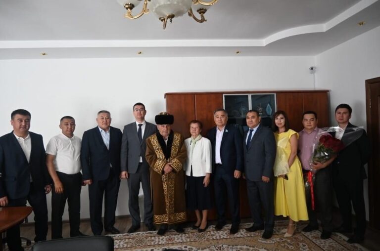 БIЛIКТI ХИРУРГКЕ ҚҰРМЕТ