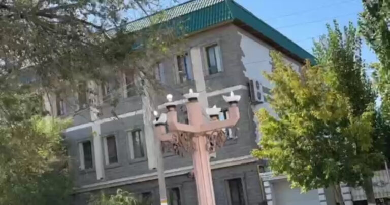 ЕКІ ҚЫЗДЫҢ ҮСТІНЕН ІС ҚОЗҒАЛДЫ