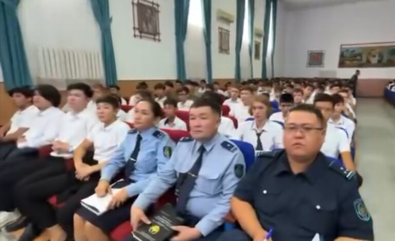 КОЛЛЕДЖ СТУДЕНТТЕРІМЕН КЕЗДЕСУ ӨТТІ