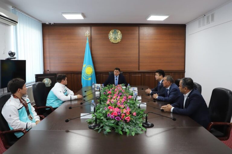 АУДАН ӘКІМІ ӘЛЕМ БІРІНШІЛІГІНІҢ ҚОЛА ЖҮЛДЕГЕРІ ЕРАСЫЛ СӘУЛЕБЕКОВТІ ҚАБЫЛДАДЫ