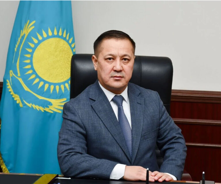 Асқарбек Есжанов,  облыстық білім басқармасының басшысы: «Әрбір жетістік сындарлы жолдан өтіп барып келеді»