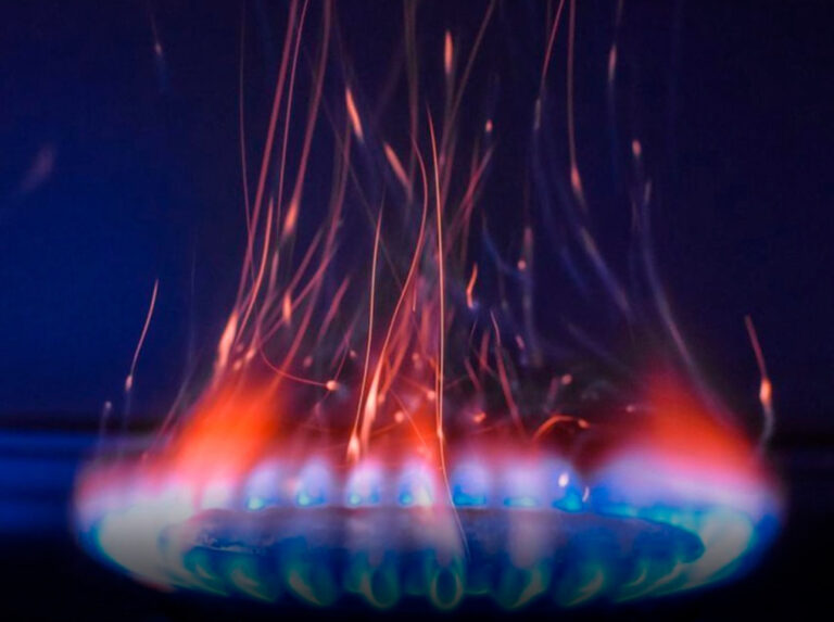 ГАЗДАН УЛАНҒАН ҮШ АДАМ КӨЗ ЖҰМДЫ