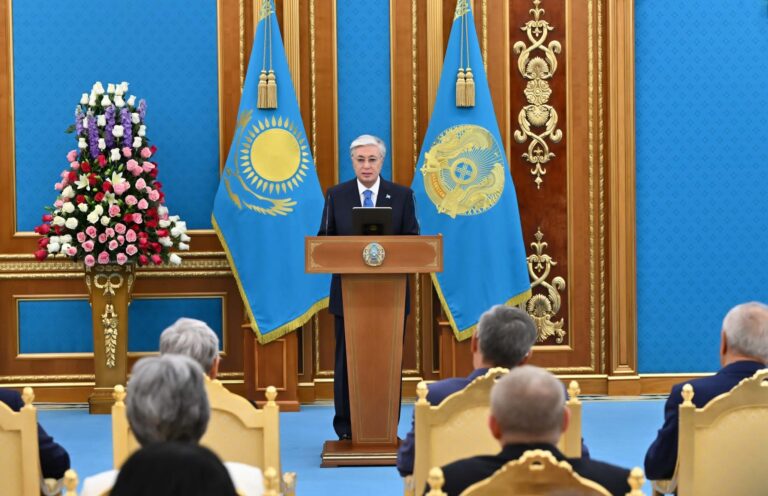 МЕДИЦИНА САЛАСЫНЫҢ ҚЫЗМЕТКЕРЛЕРІ МАРАПАТТАЛДЫ