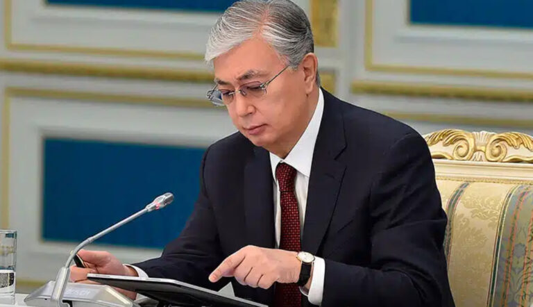 ТОҚАЕВ ТҰҢҒЫШ ПРЕЗИДЕНТТІ ТУҒАН КҮНІМЕН ҚҰТТЫҚТАДЫ