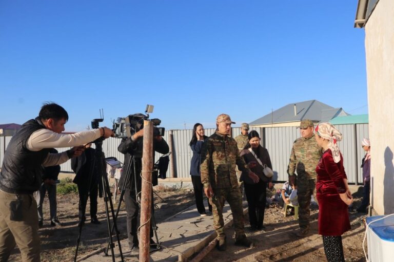 ТІЛСІЗ ЖАУДЫҢ АЛДЫН АЛУ: САБАЛАҚ ЕЛДІ МЕКЕНІНІҢ ТҰРҒЫН ҮЙЛЕРІНЕ КӨМІРҚЫШҚЫЛ ГАЗЫН АНЫҚТАЙТЫН ДАТЧИК ОРНАТЫЛДЫ