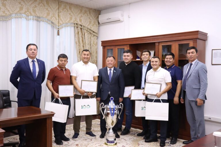 ОБЛЫСТЫҚ МӘСЛИХАТ ТӨРАҒАСЫ БАҚ ӨКІЛДЕРІН ҚАБЫЛДАДЫ