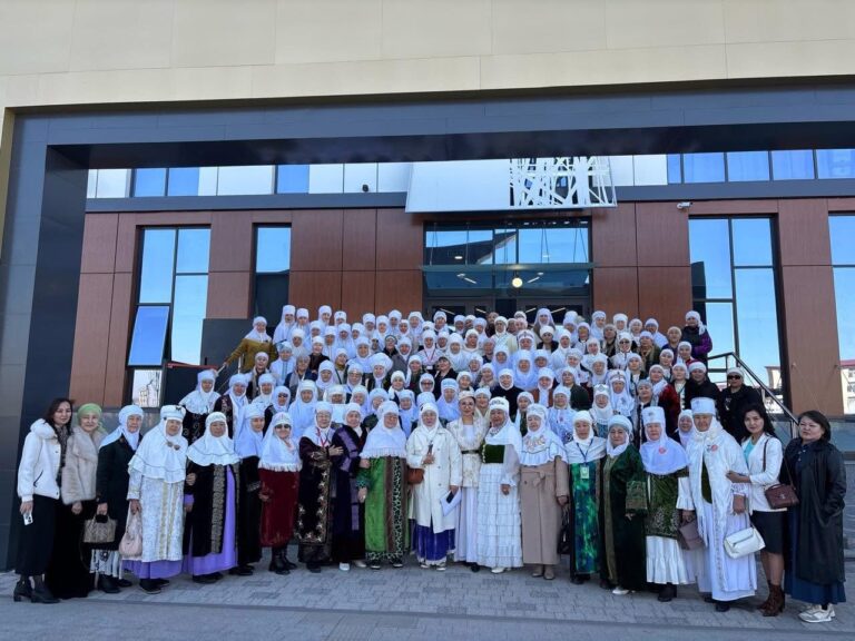 «АБЫСЫН АЖЫН» РЕСПУБЛИКАЛЫҚ БАЙҚАУЫНЫҢ ҚАТЫСУШЫЛАРЫ ӨҢІРДІҢ МӘДЕНИ ЖӘНЕ РУХАНИ НЫСАНДАРЫН АРАЛАДЫ
