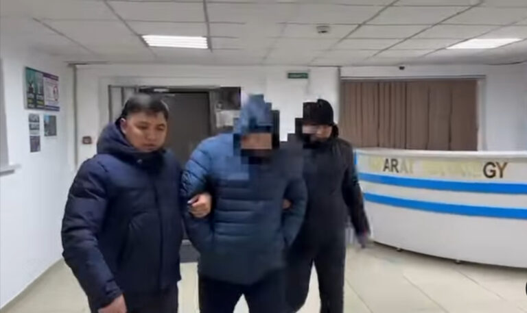 ҚЫЗЫ ЕКЕУІН ПЫШАҚТАП ӨЛТІРДІ
