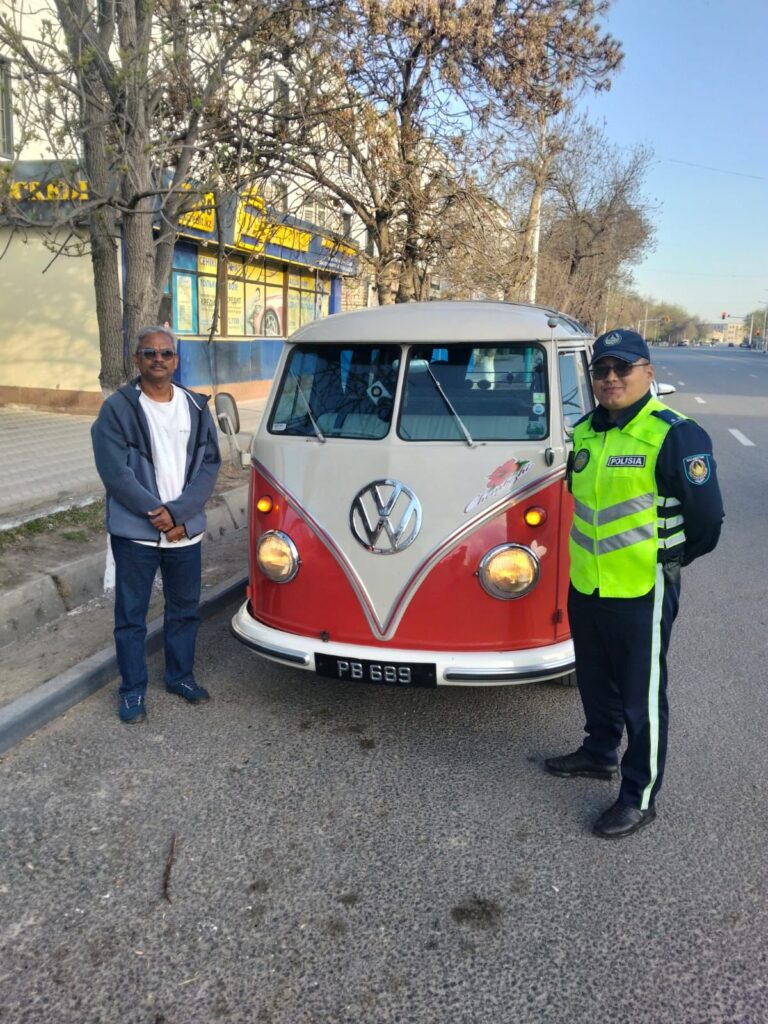 МАЛАЙЗИЯЛЫҚ ТУРИСТ ҚЫЗЫЛОРДАЛЫҚ ПОЛИЦЕЙГЕ АЛҒЫС БІЛДІРДІ