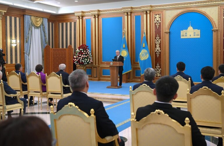 МЕМЛЕКЕТ БАСШЫСЫ  ҒАЛЫМДАРДЫ МАРАПАТТАУ РӘСІМІНДЕ СӨЗ СӨЙЛЕДІ