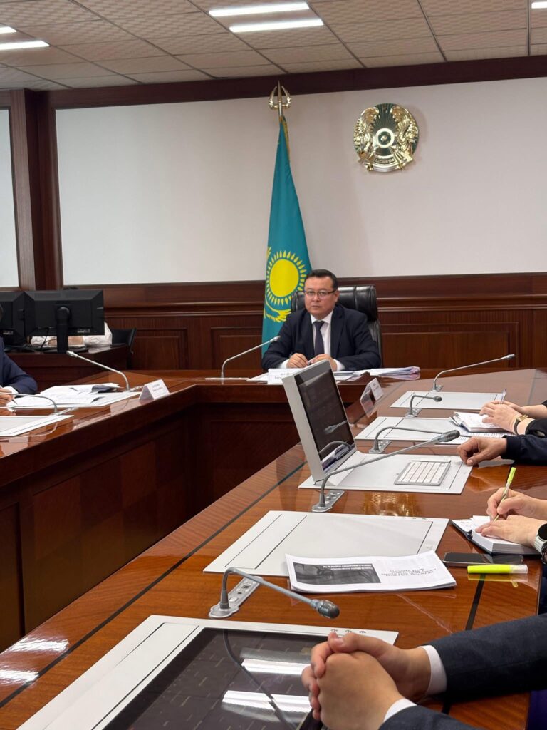 ДЕНСАУЛЫҚ САҚТАУ САЛАСЫНДАҒЫ САТЫП АЛУЛАРДЫ ОРТАЛЫҚТАНДЫРУ МӘСЕЛЕЛЕРІ ТАЛҚЫЛАНДЫ