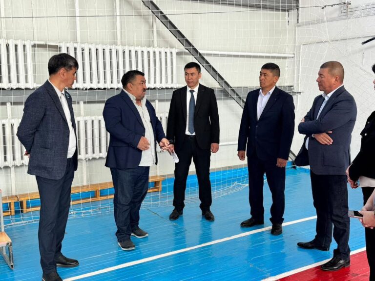 ДЕПУТАТТАРДЫҢ ЖҰМЫС САПАРЫ СЫРДАРИЯ АУДАНЫНДА ЖАЛҒАСУДА