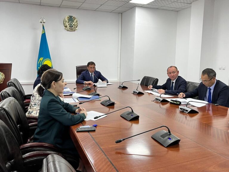 ӘЛЕУМЕТТІК ҚОРҒАУ САЛАСЫНДА КЕҢЕЙТІЛГЕН МӘЖІЛІС ӨТТІ