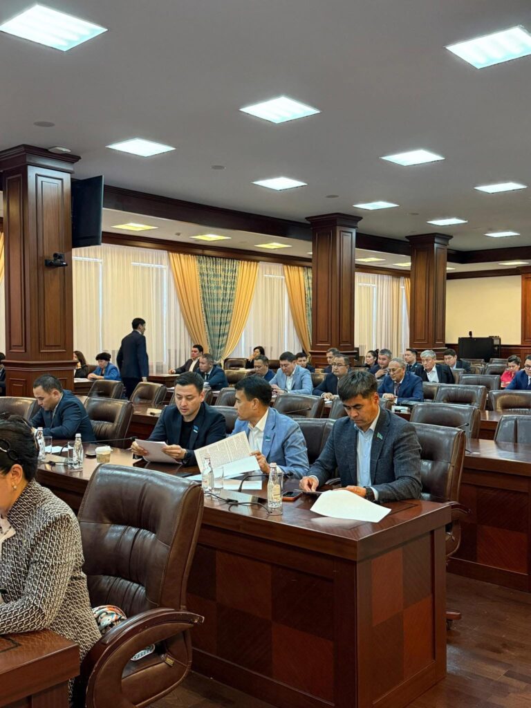 ТҰРАҚТЫ КОМИССИЯ ОТЫРЫСЫ ӨТТІ