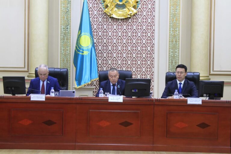 ТҰРАҚТЫ КОМИССИЯ ОТЫРЫСЫ ӨТТІ